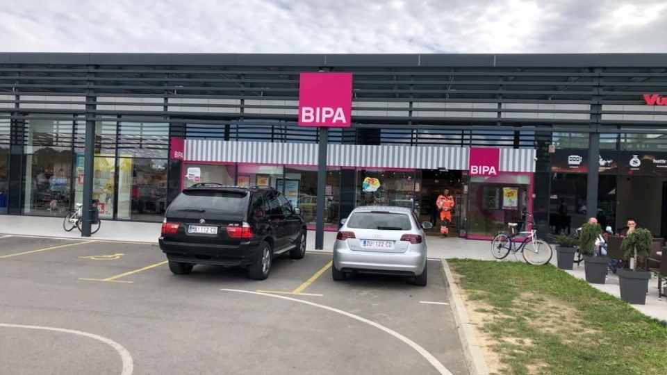 Trgovački centar Županja_Bipa1